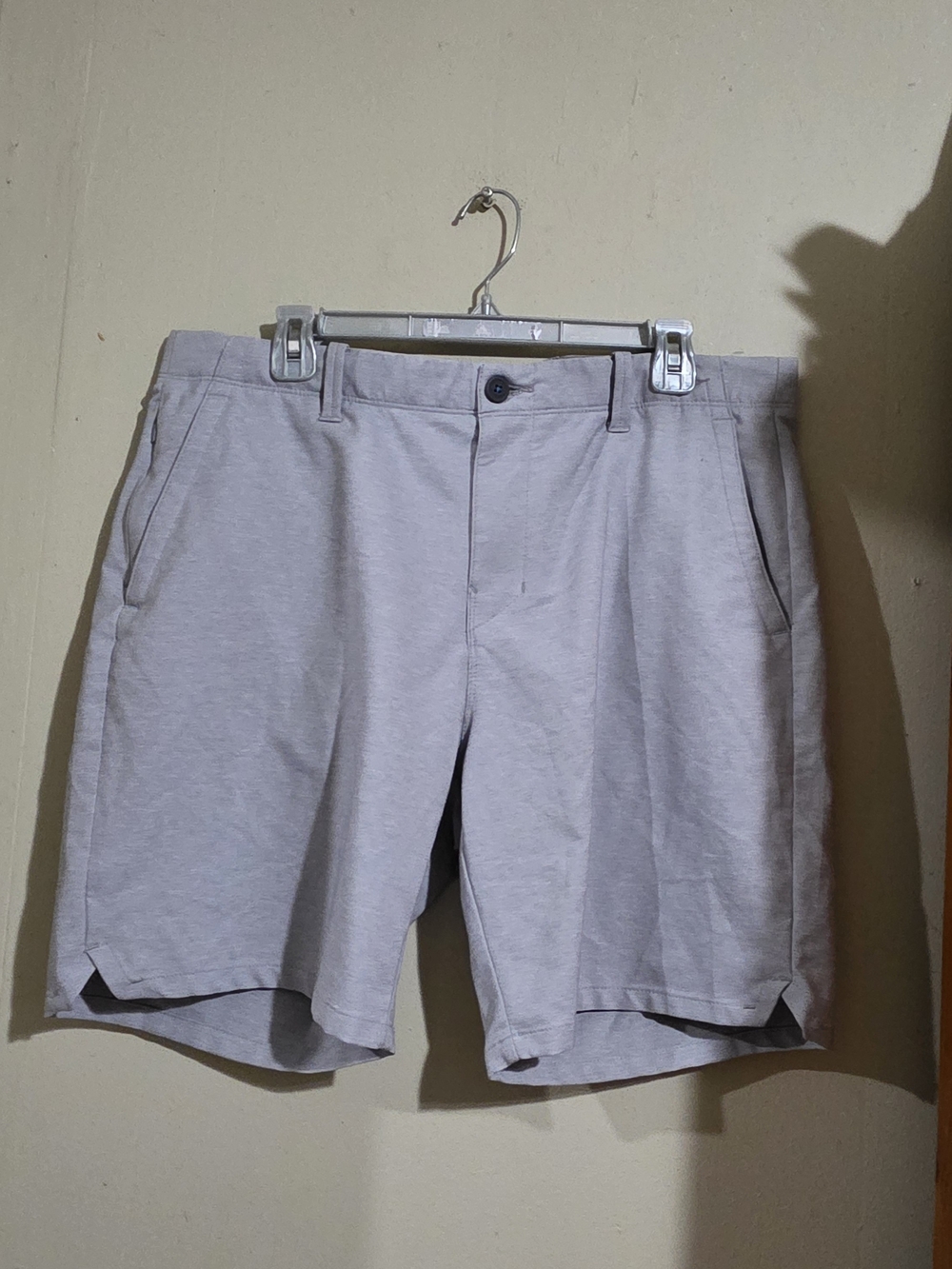 Tommy Bahama Light Gray Flat Front Men's Shorts Used Size 36